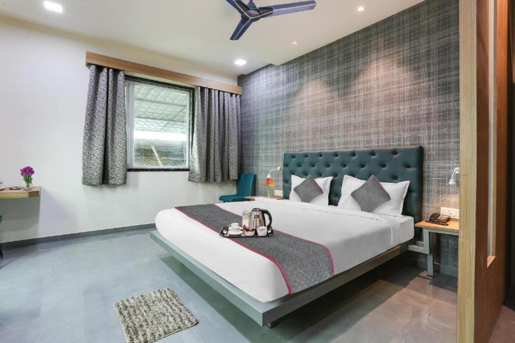 Glitz Hotels Arc Palace - Mankoli, Bhiwandi Exterior foto
